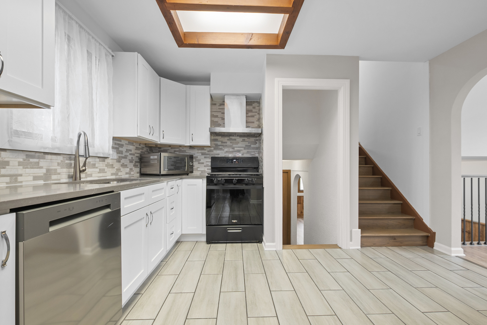 9237 S 77th Avenue, Hickory Hills, IL 60457