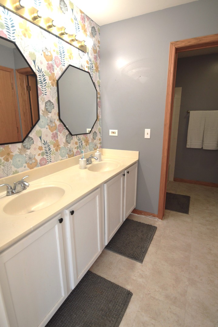 2004 Kingsbury Estates Drive, Plainfield, IL 60586