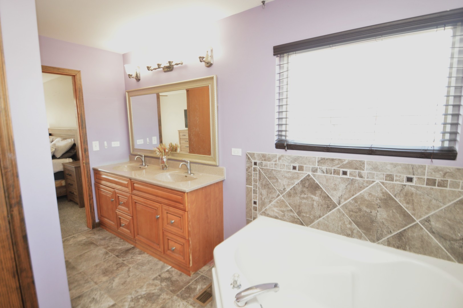 2004 Kingsbury Estates Drive, Plainfield, IL 60586