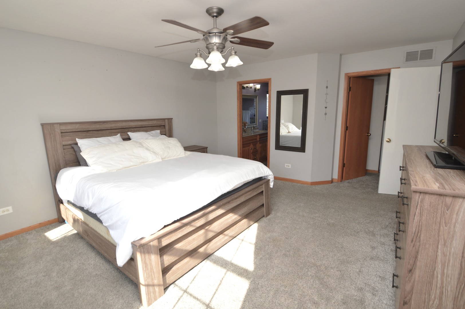 2004 Kingsbury Estates Drive, Plainfield, IL 60586