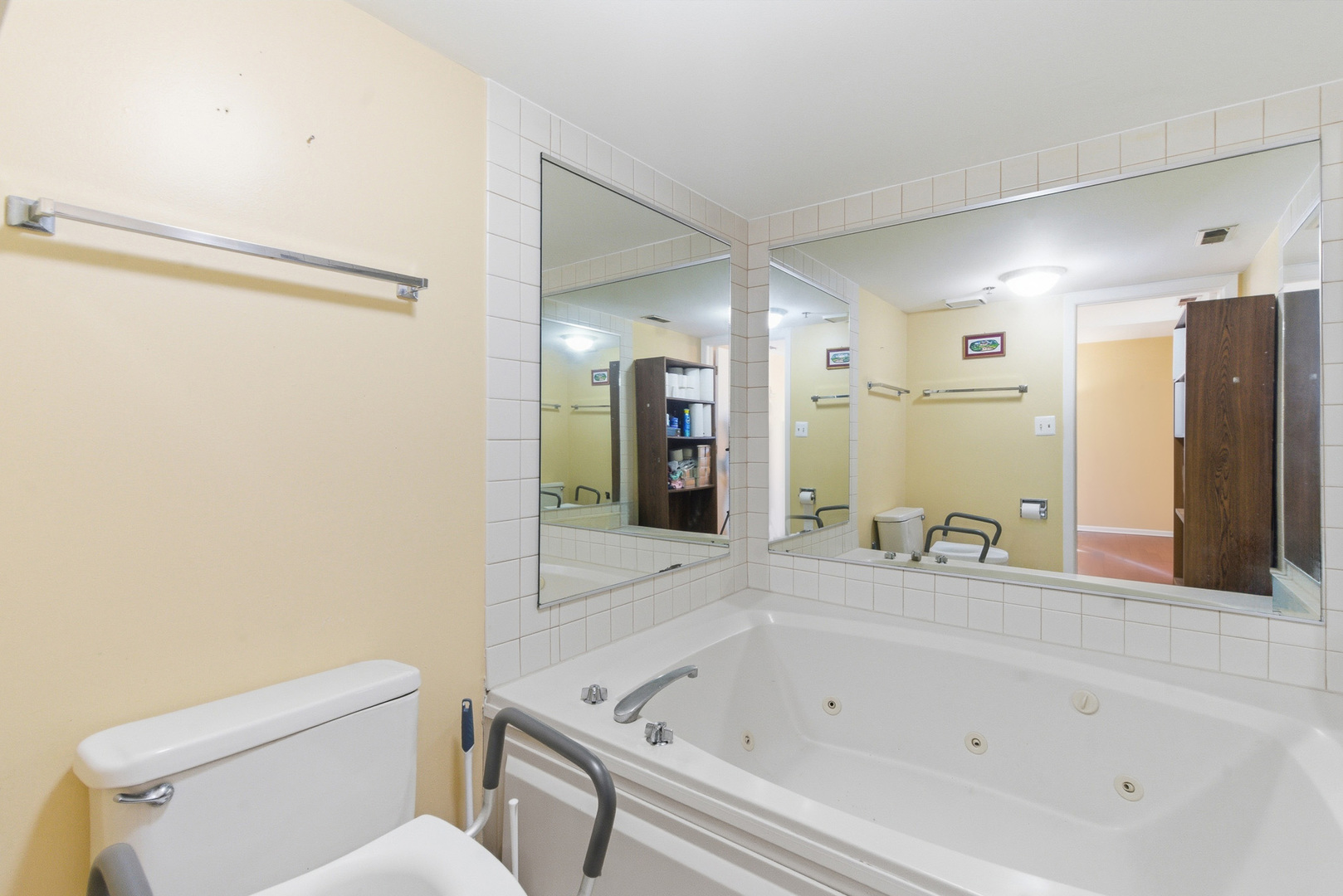 6010 Lake Bluff Drive #402, Tinley Park, IL 60477