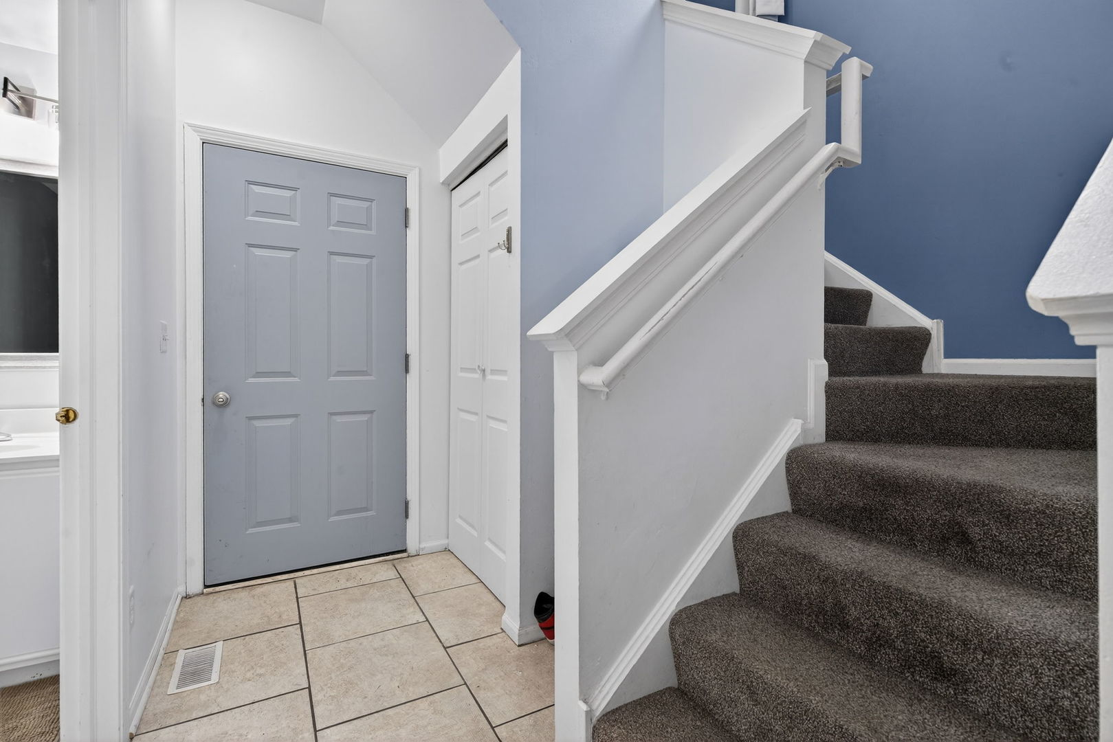 682 Zachary Drive, Romeoville, IL 60446