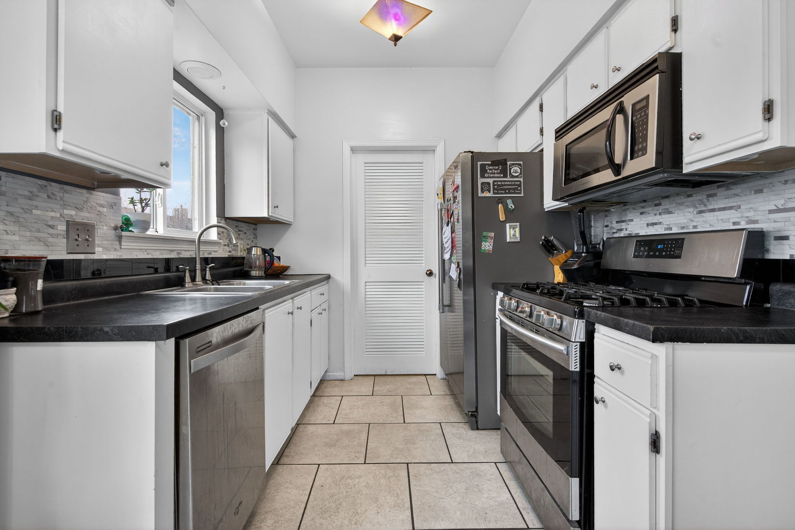 682 Zachary Drive, Romeoville, IL 60446