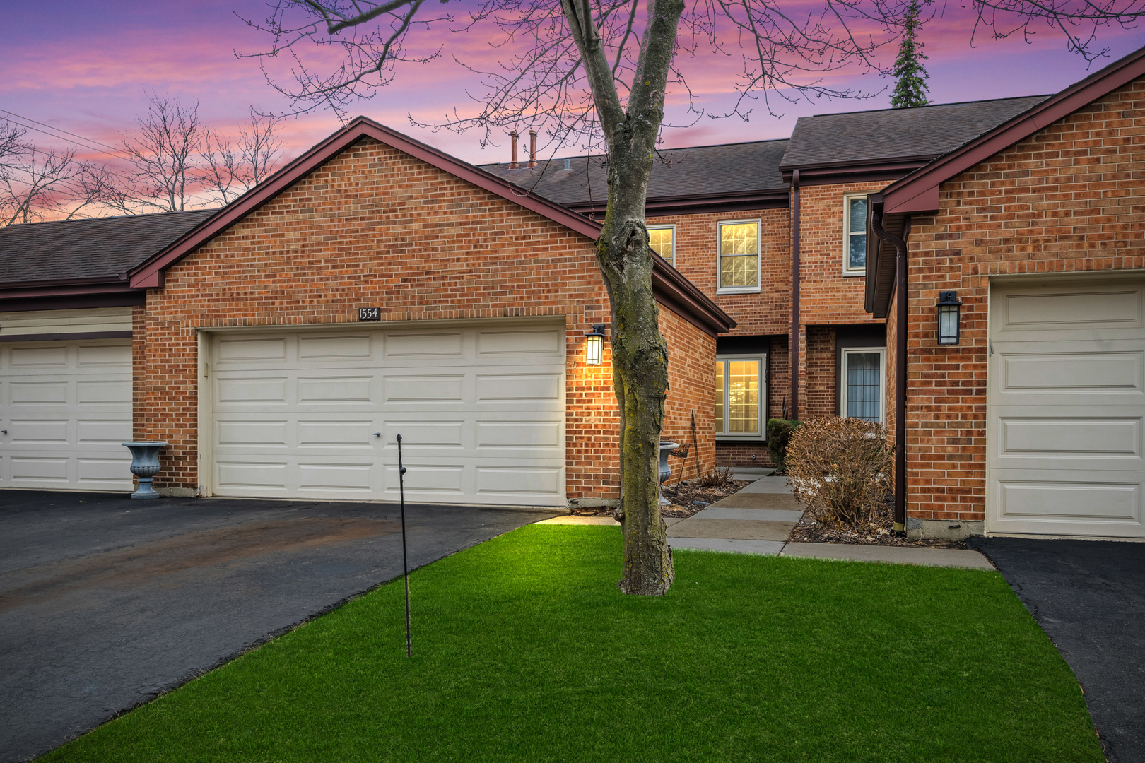 1554 N WINDSOR Drive #0, Arlington Heights, IL 60004