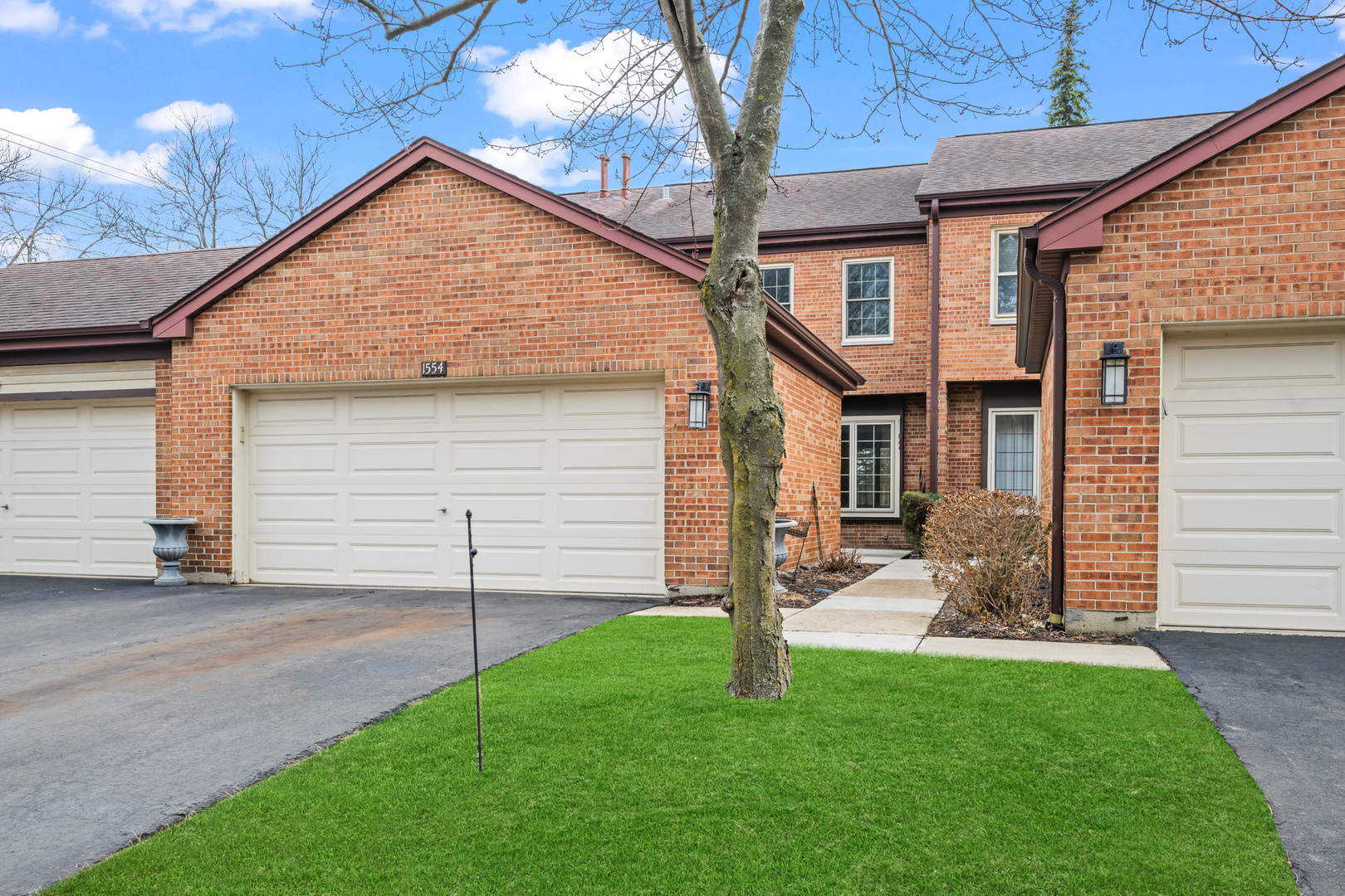 1554 N WINDSOR Drive #0, Arlington Heights, IL 60004
