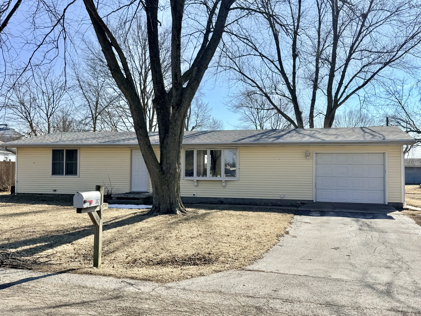 302 W Oak Street, Heyworth, IL 61745