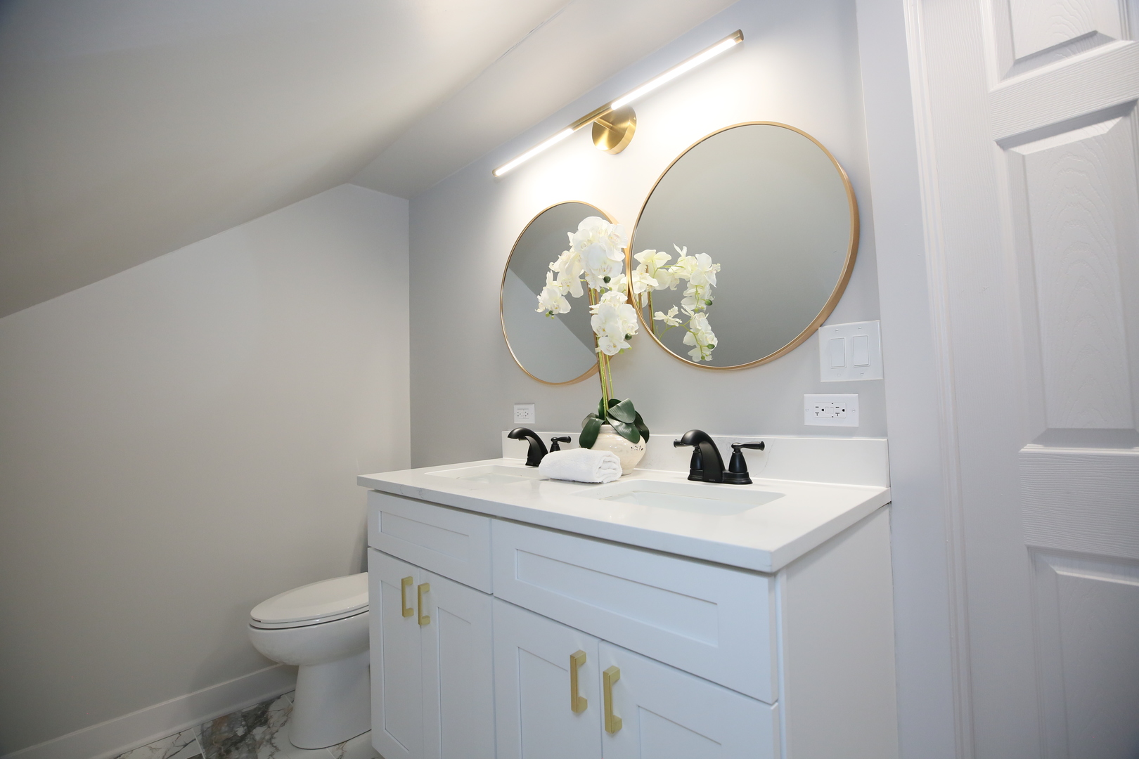 5536 W Melrose Street, Chicago, IL 60641