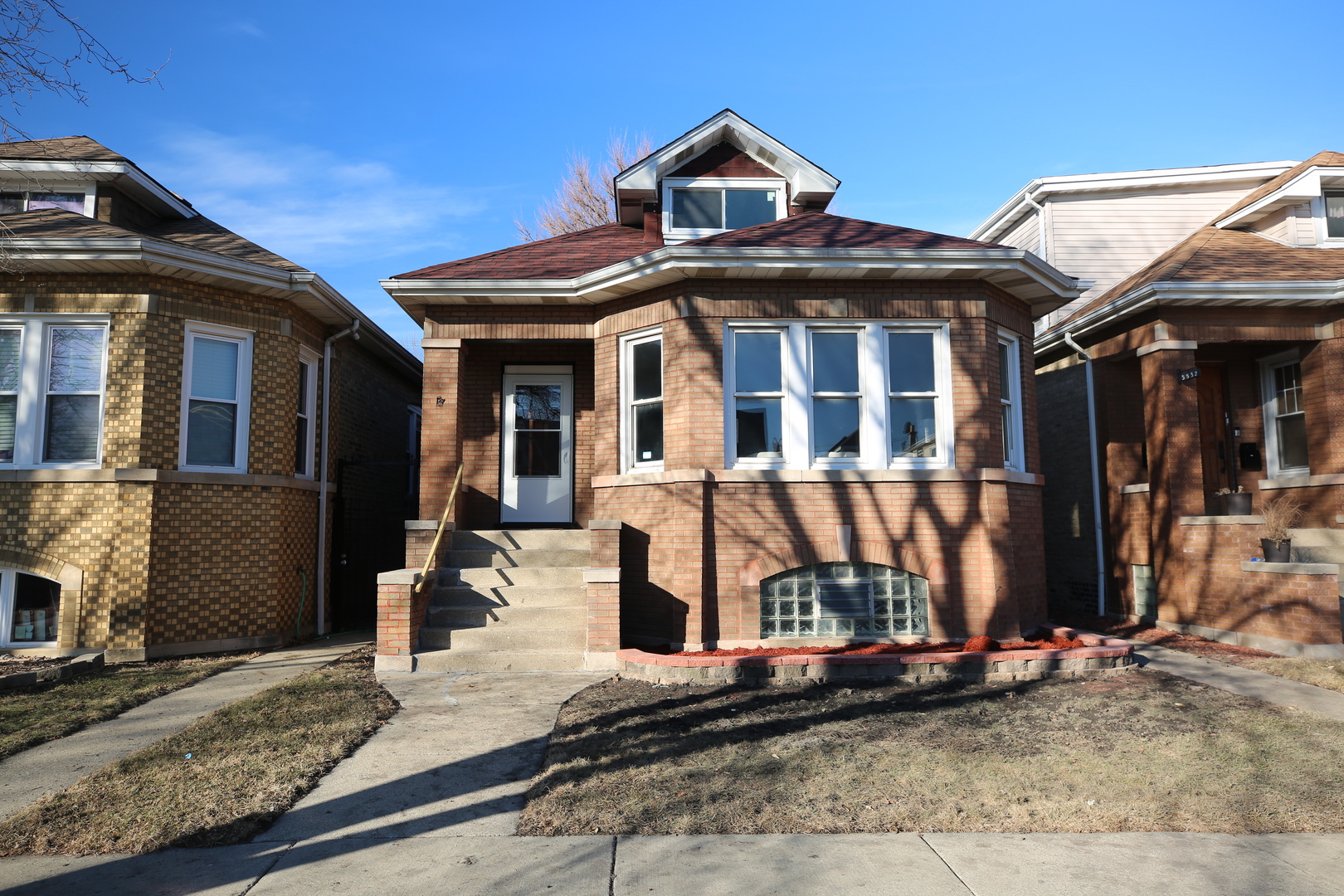 5536 W Melrose Street, Chicago, IL 60641