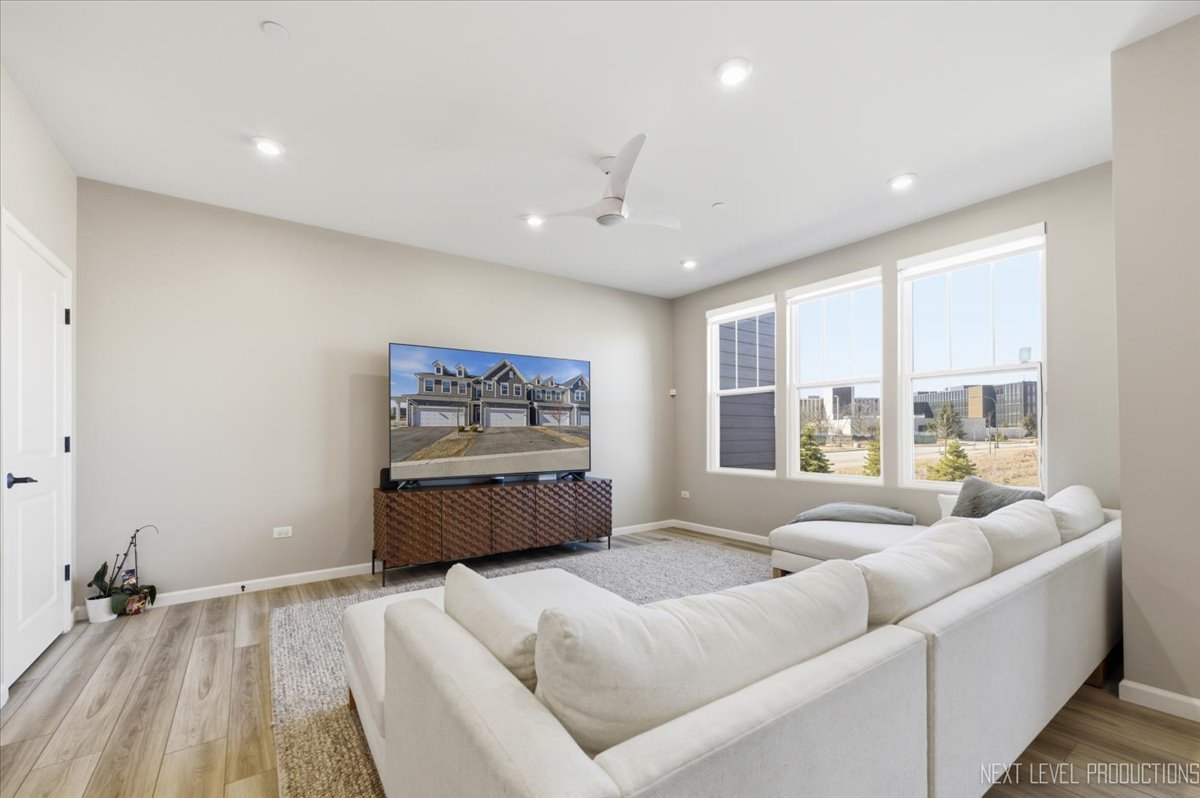 2132 Weatherbee Lane, Naperville, IL 60563