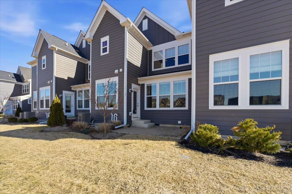 2132 Weatherbee Lane, Naperville, IL 60563