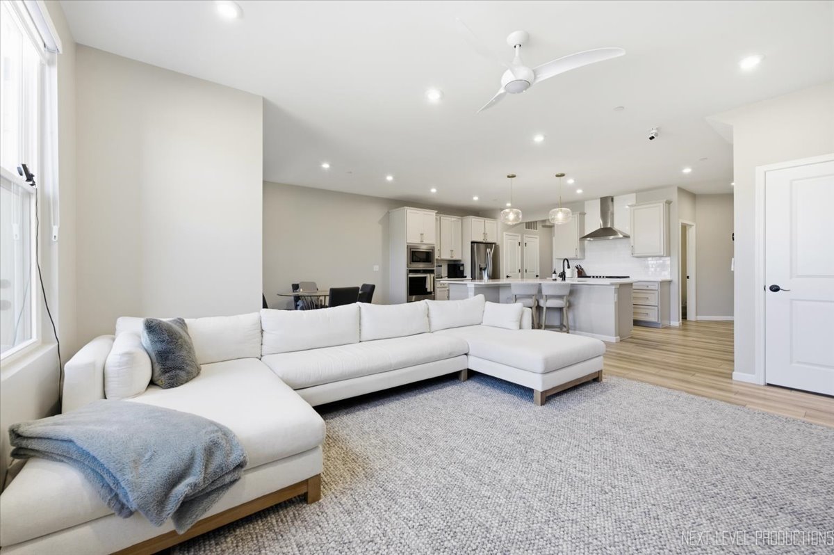 2132 Weatherbee Lane, Naperville, IL 60563