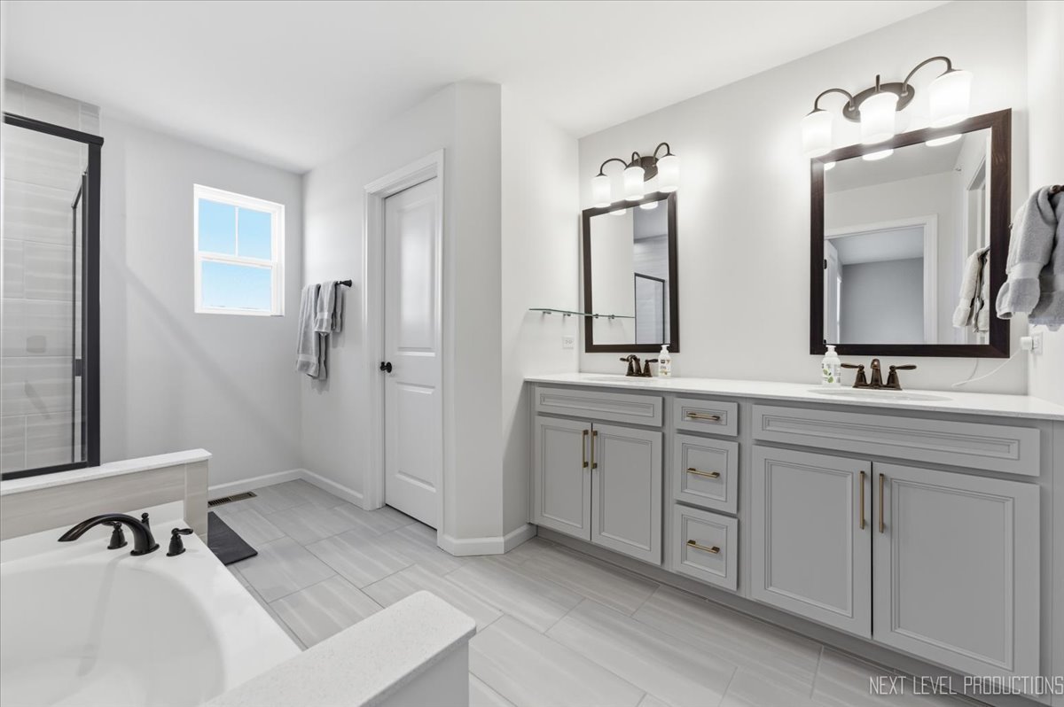 2132 Weatherbee Lane, Naperville, IL 60563