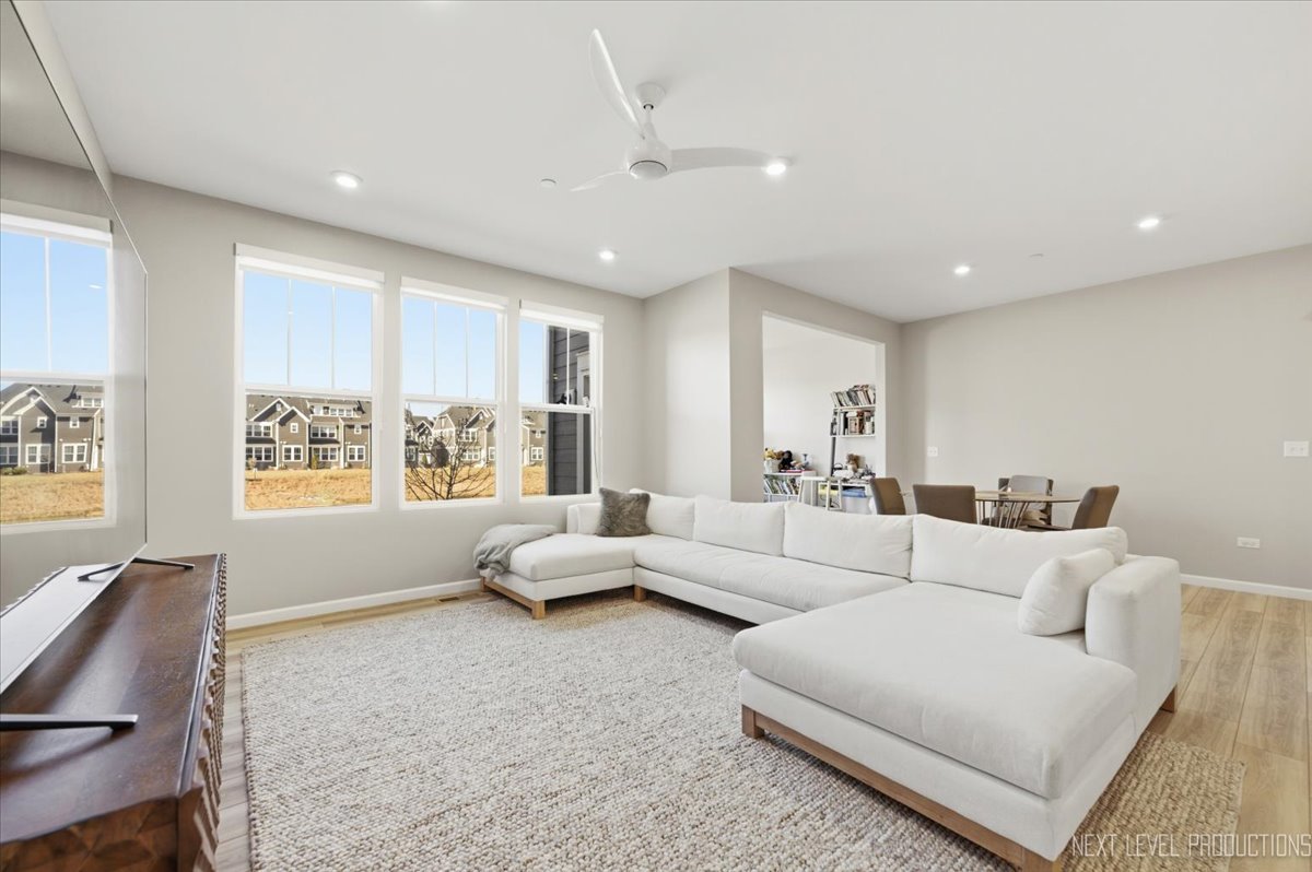 2132 Weatherbee Lane, Naperville, IL 60563