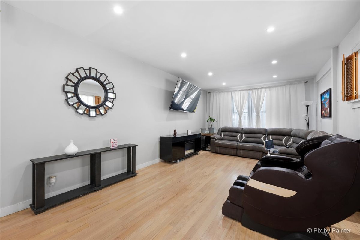 140 S Hudson Street, Westmont, IL 60559