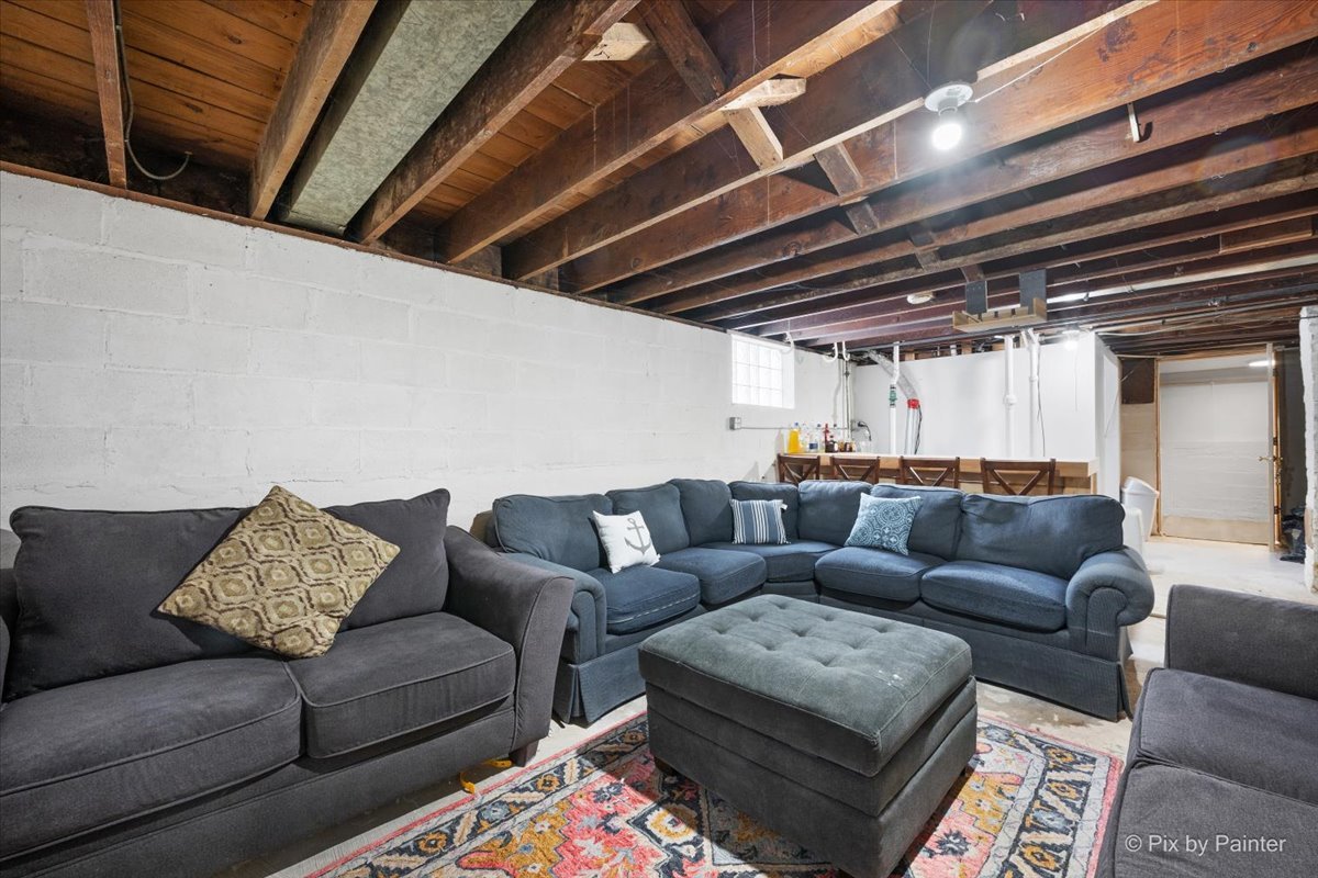 140 S Hudson Street, Westmont, IL 60559