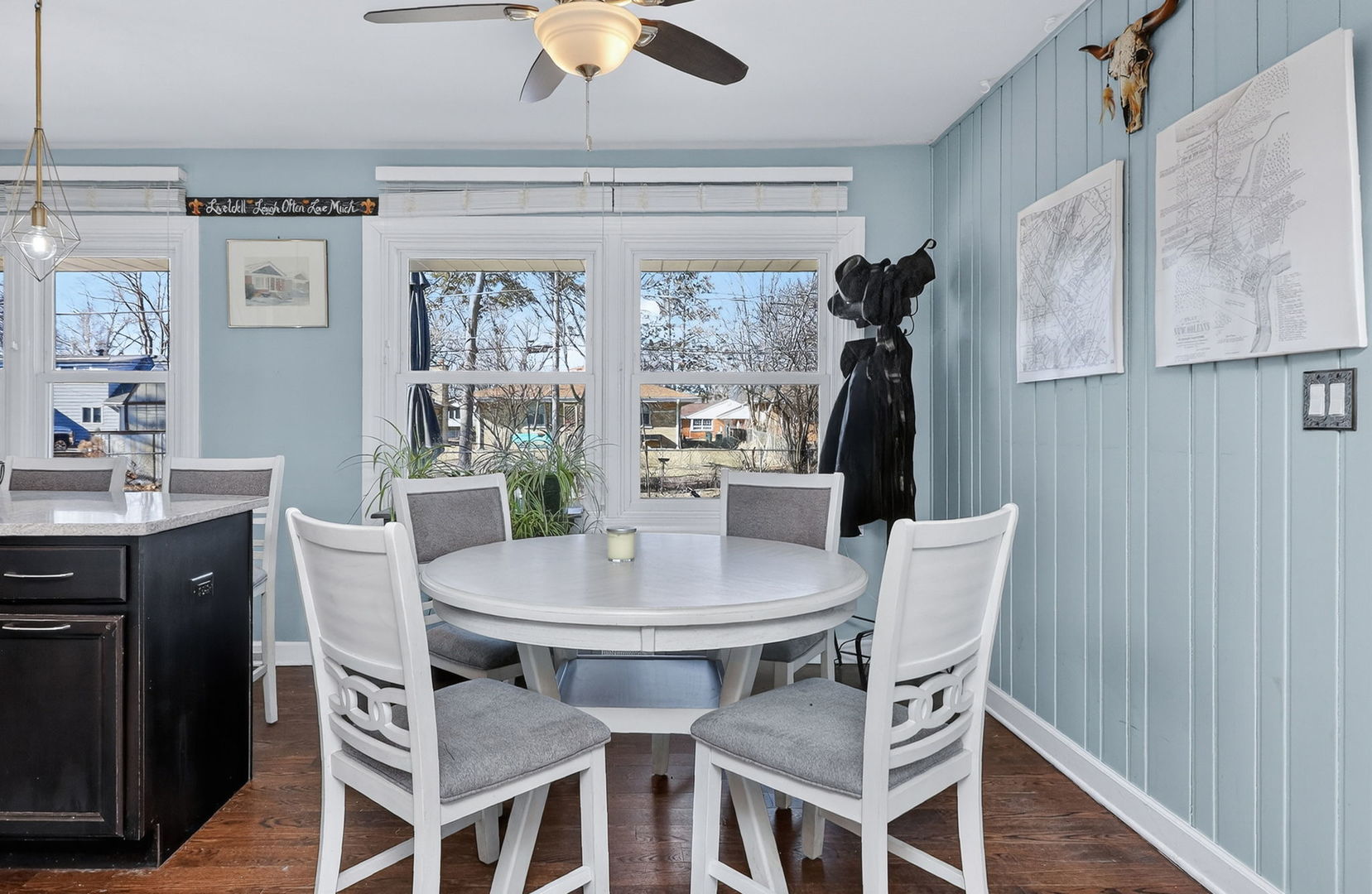 212 Hill Avenue, North Aurora, IL 60542