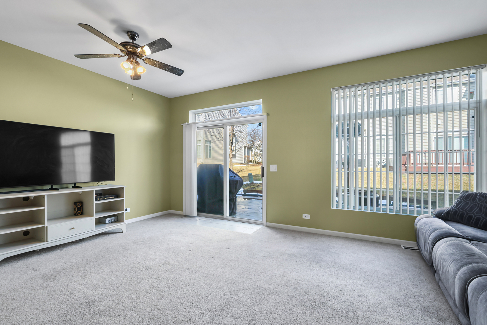 935 Viewpoint Drive, Lake In The Hills, IL 60156