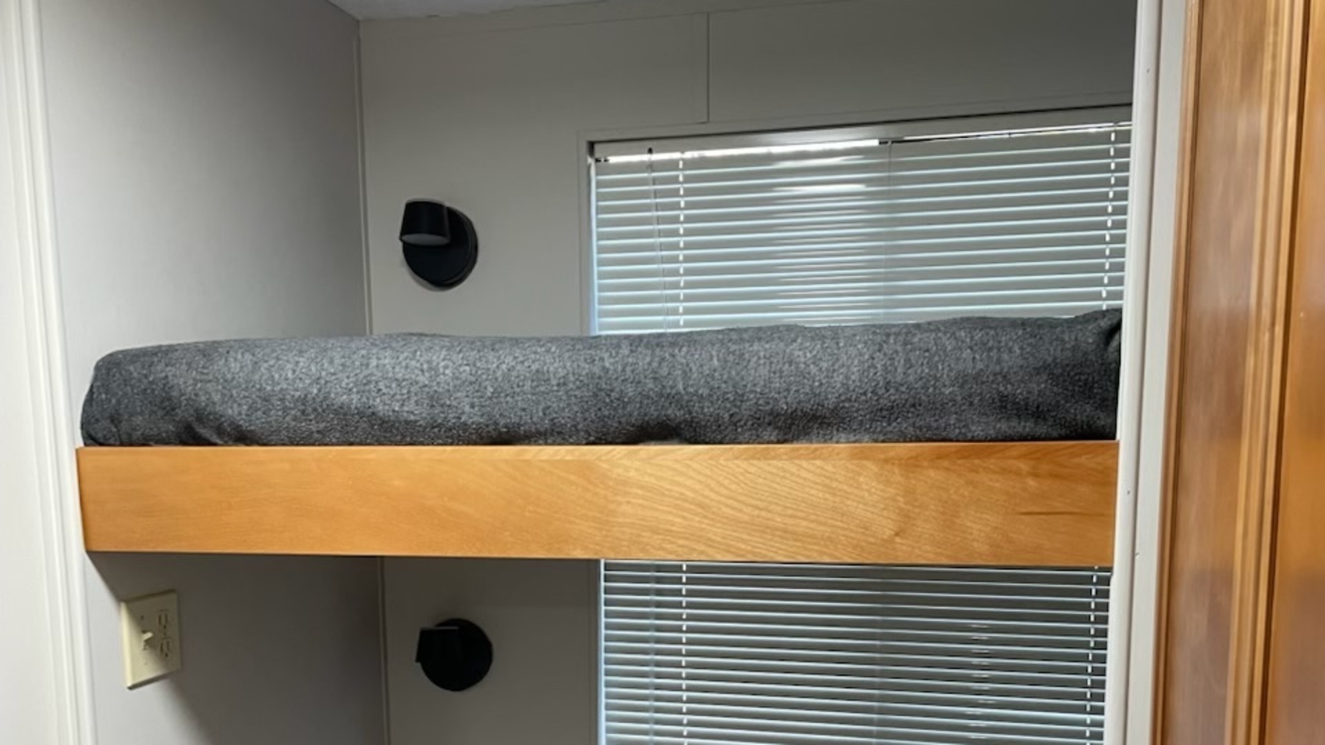 2795 E 28th Road, Seneca, IL 61360