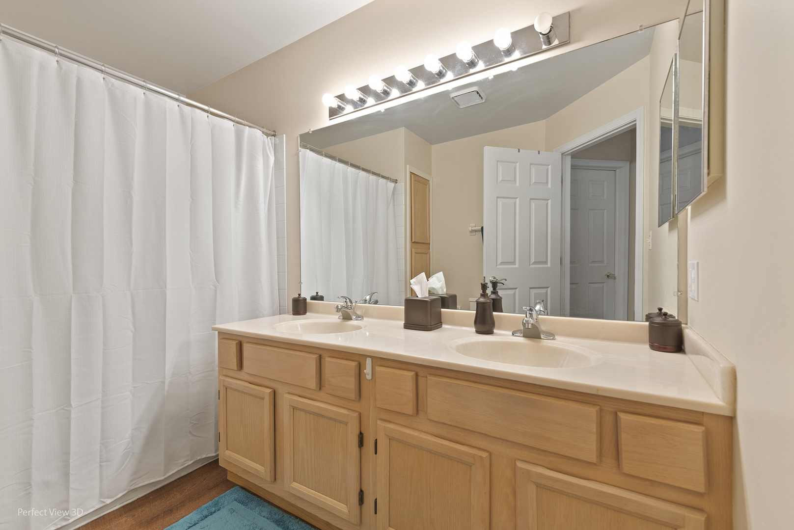 121 Pembroke Circle, Lake Bluff, IL 60044