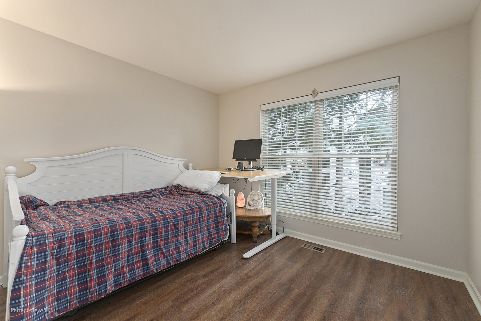 121 Pembroke Circle, Lake Bluff, IL 60044