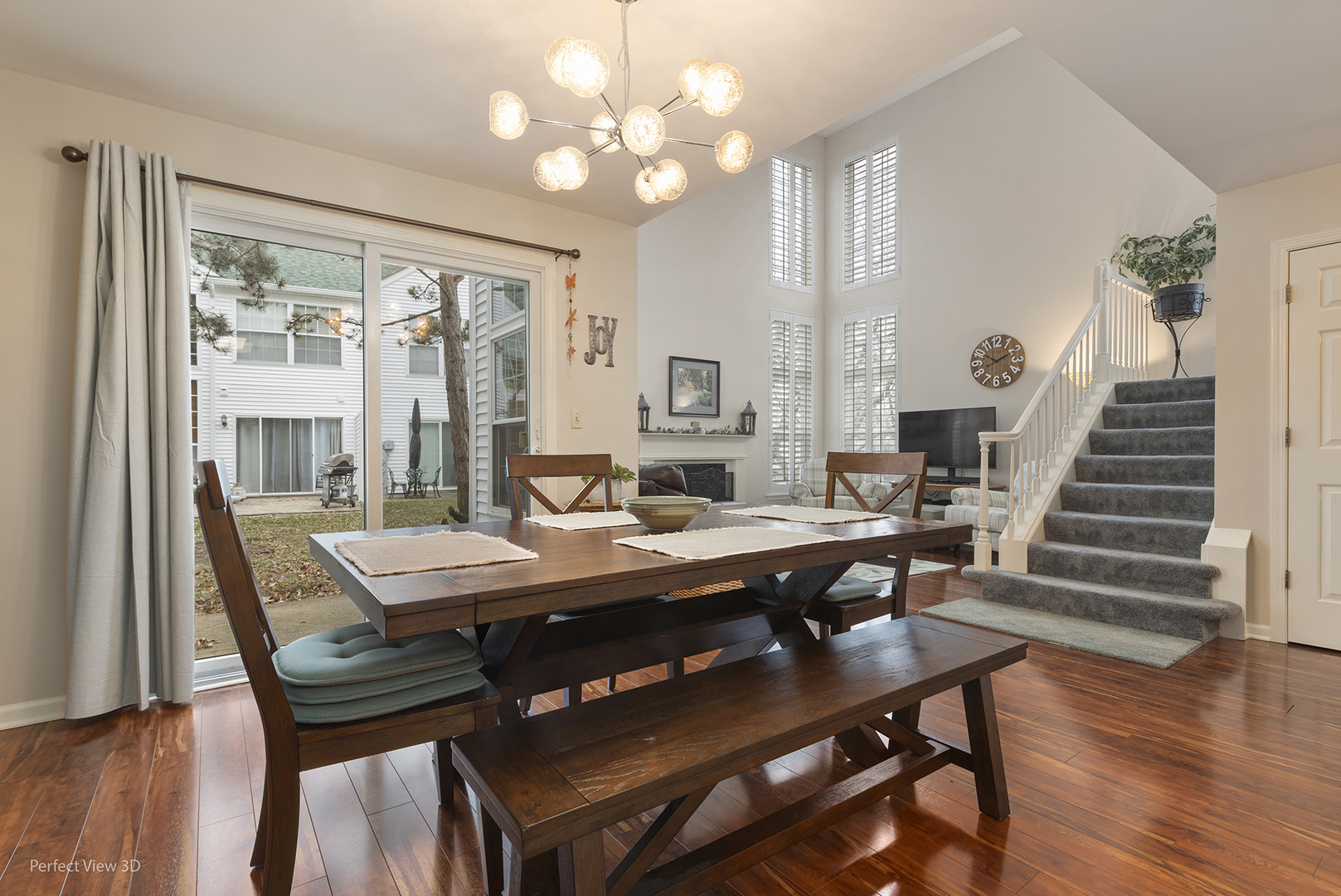 121 Pembroke Circle, Lake Bluff, IL 60044