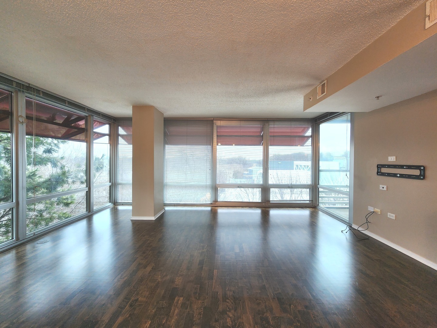 9655 Woods Drive #512, Skokie, IL 60077