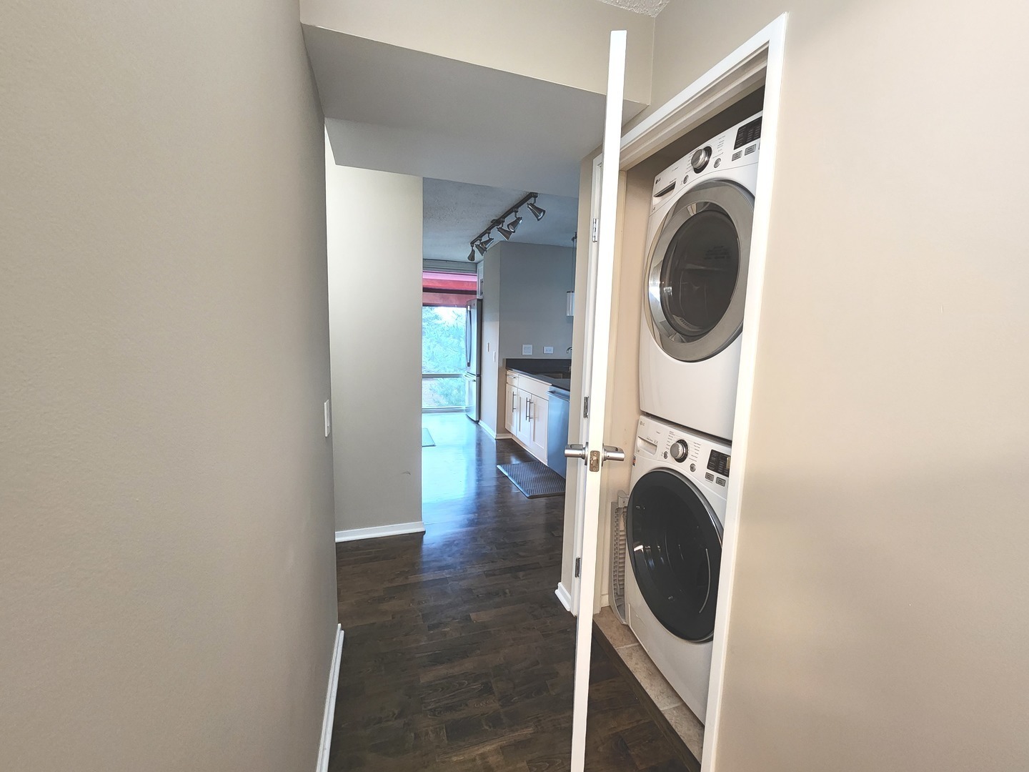 9655 Woods Drive #512, Skokie, IL 60077