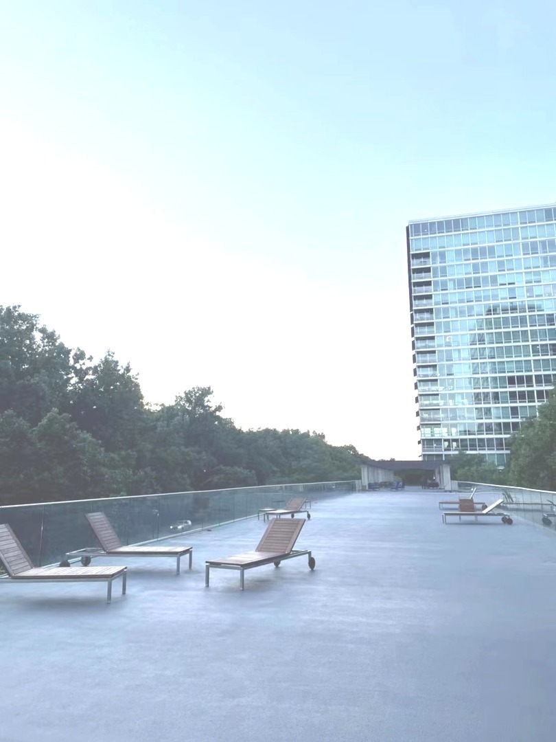 9655 Woods Drive #512, Skokie, IL 60077