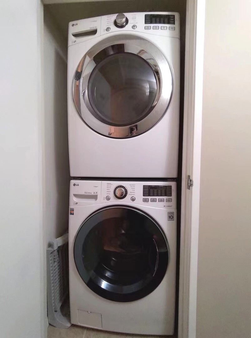 9655 Woods Drive #512, Skokie, IL 60077