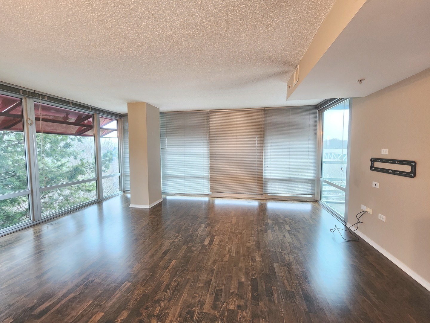 9655 Woods Drive #512, Skokie, IL 60077