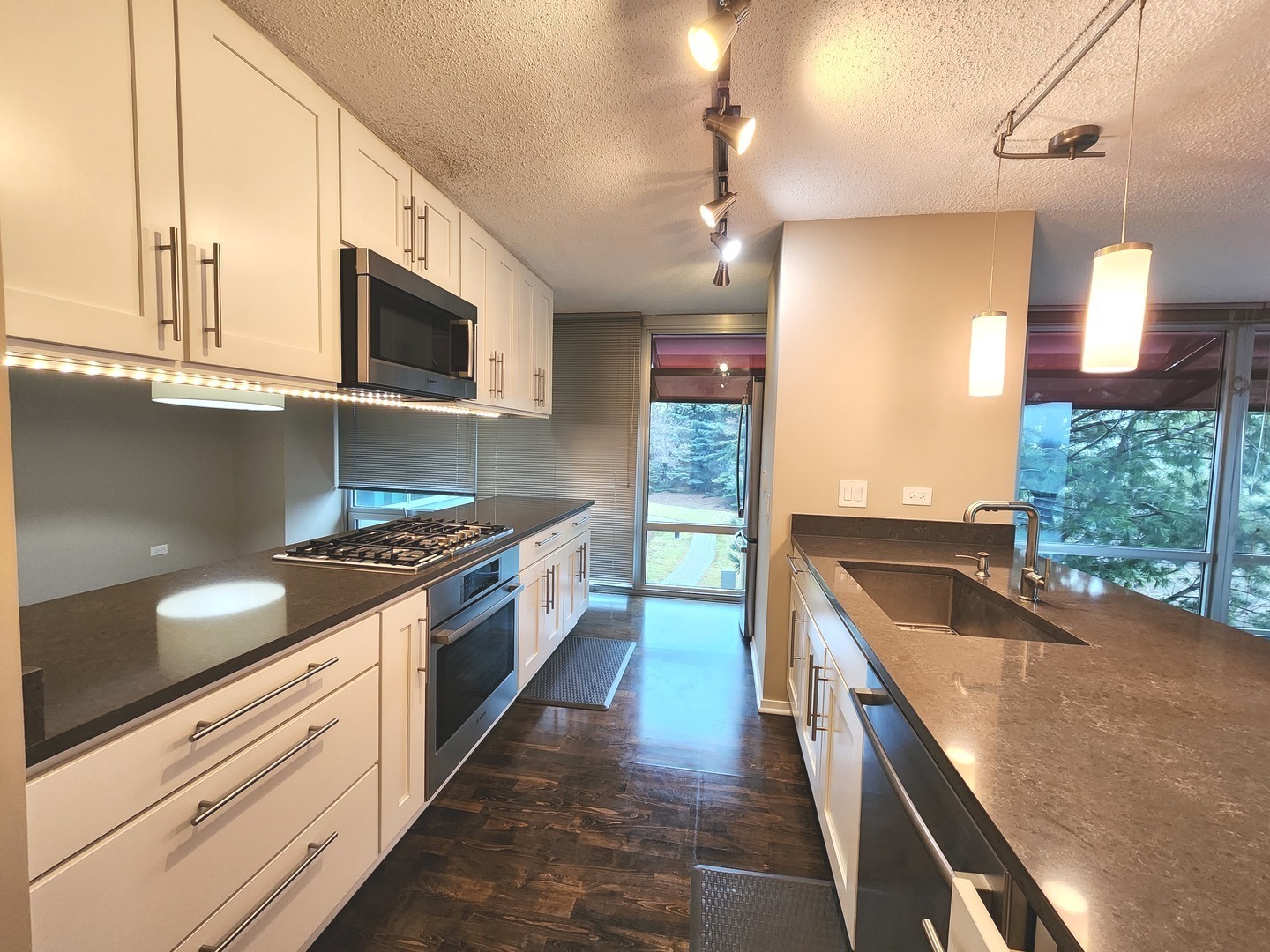 9655 Woods Drive #512, Skokie, IL 60077