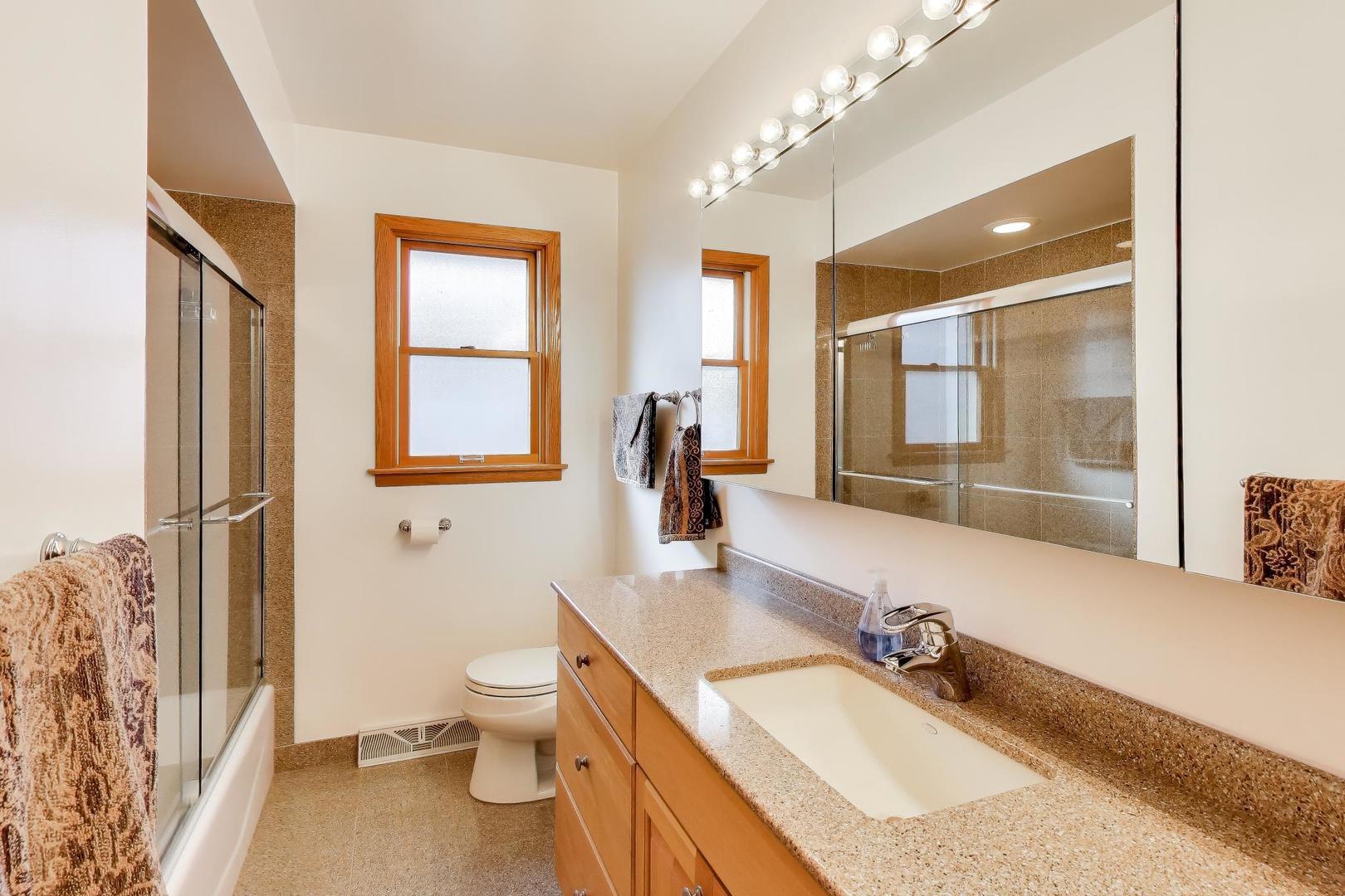 1433 Lois Avenue, Park Ridge, IL 60068