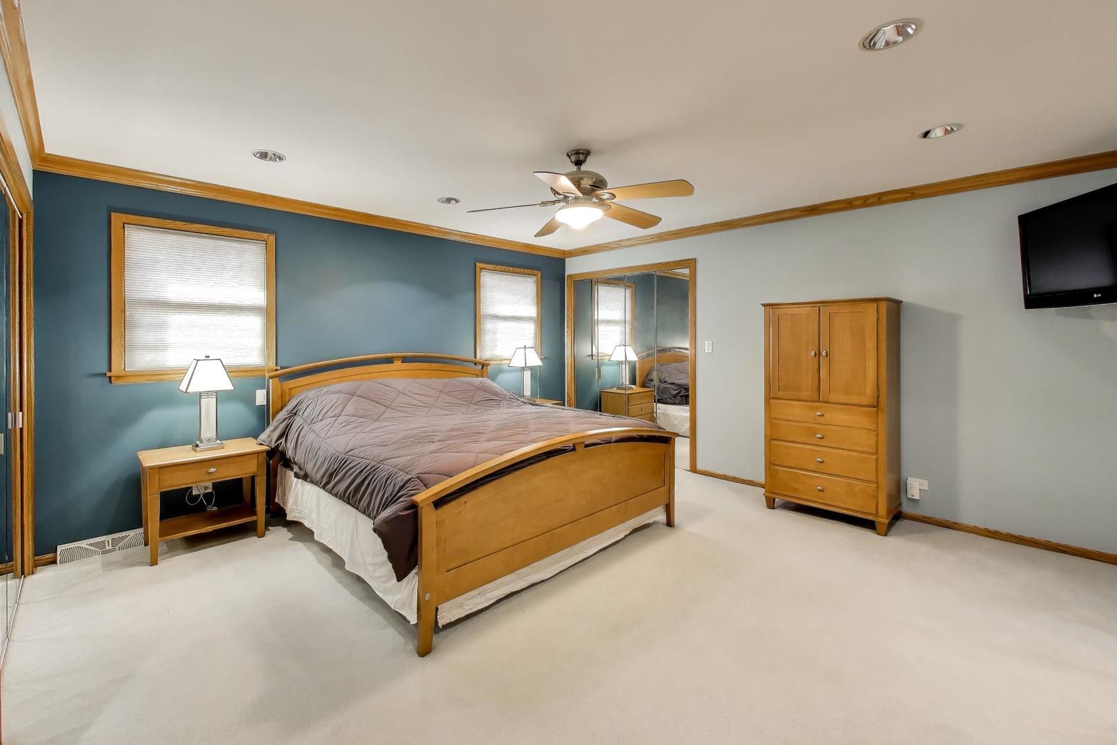 1433 Lois Avenue, Park Ridge, IL 60068