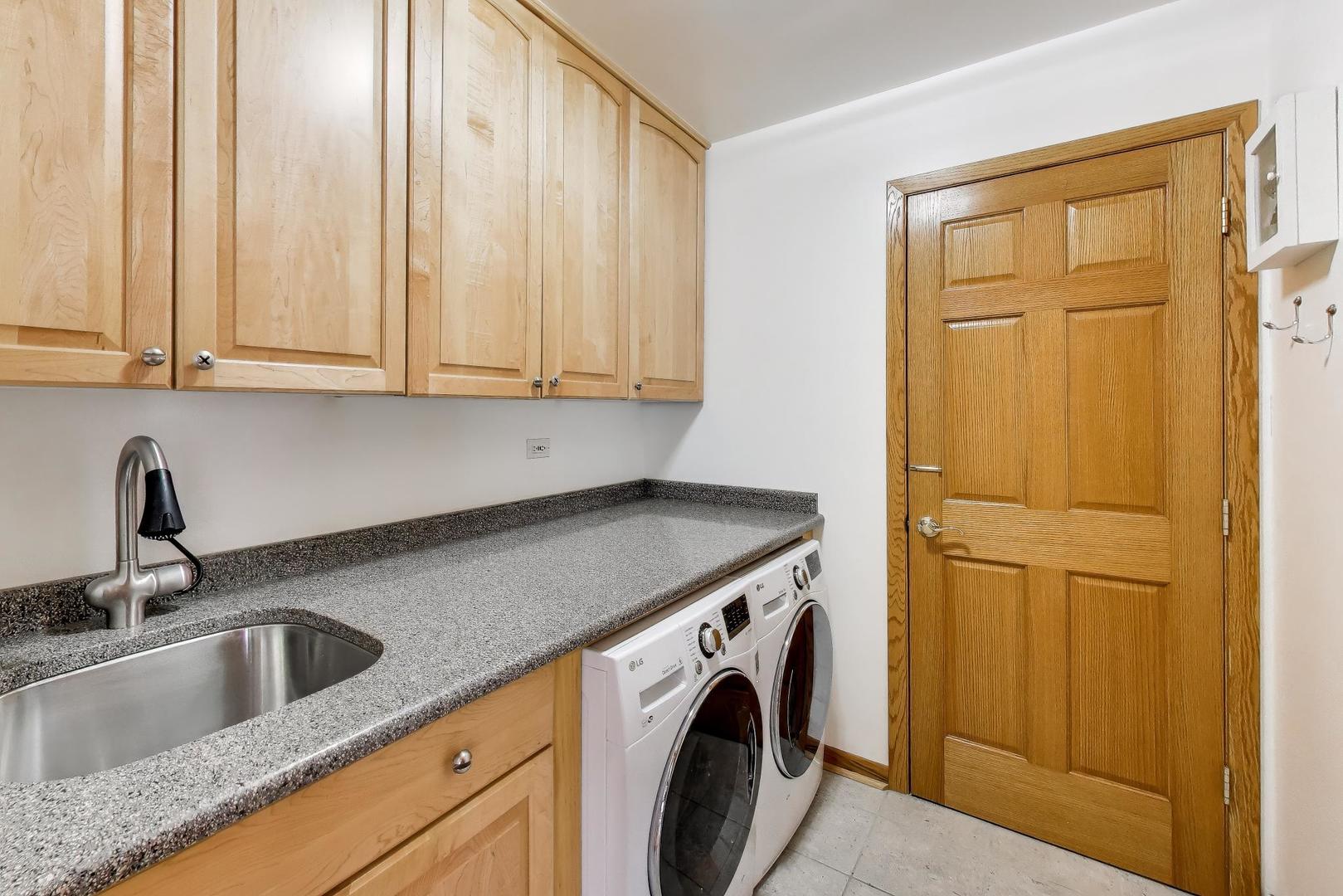 1433 Lois Avenue, Park Ridge, IL 60068