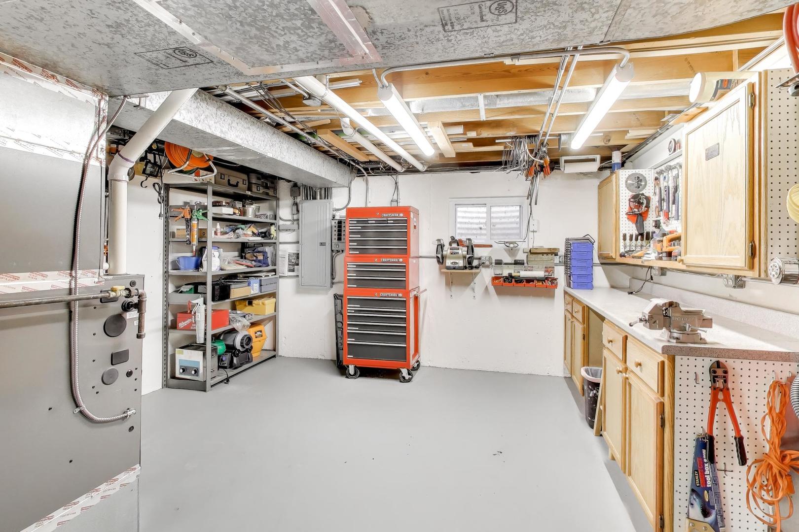 1433 Lois Avenue, Park Ridge, IL 60068