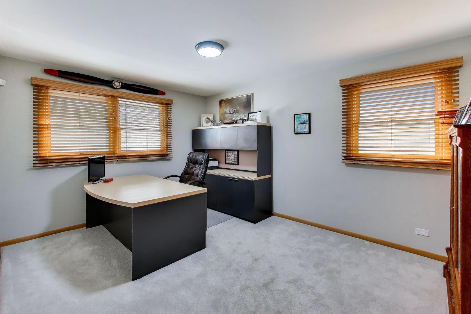 1433 Lois Avenue, Park Ridge, IL 60068