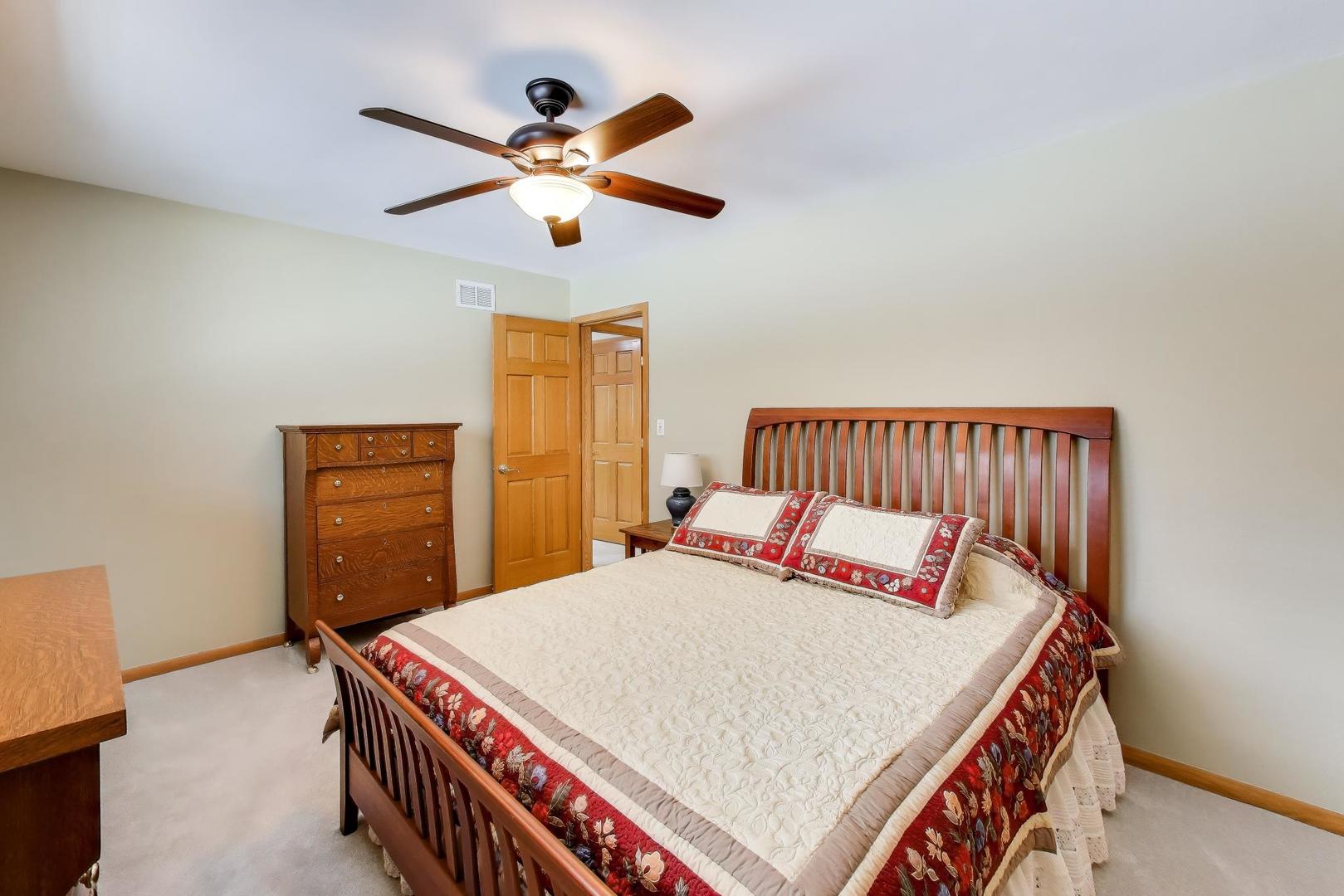 1433 Lois Avenue, Park Ridge, IL 60068