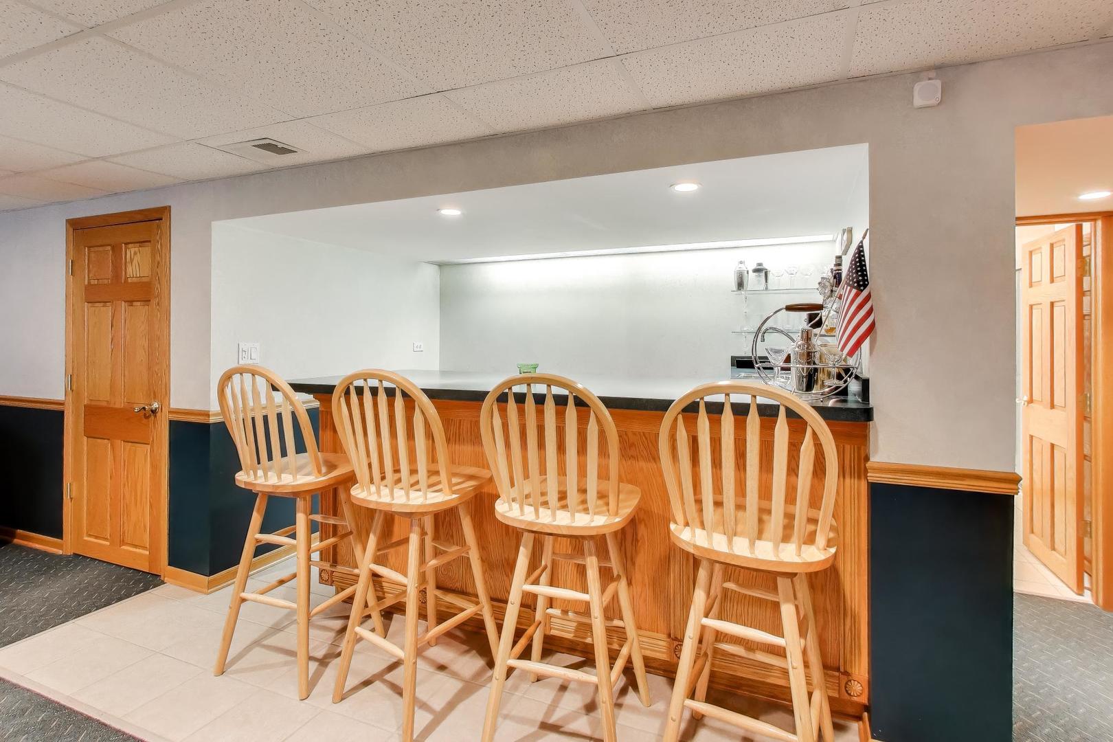 1433 Lois Avenue, Park Ridge, IL 60068