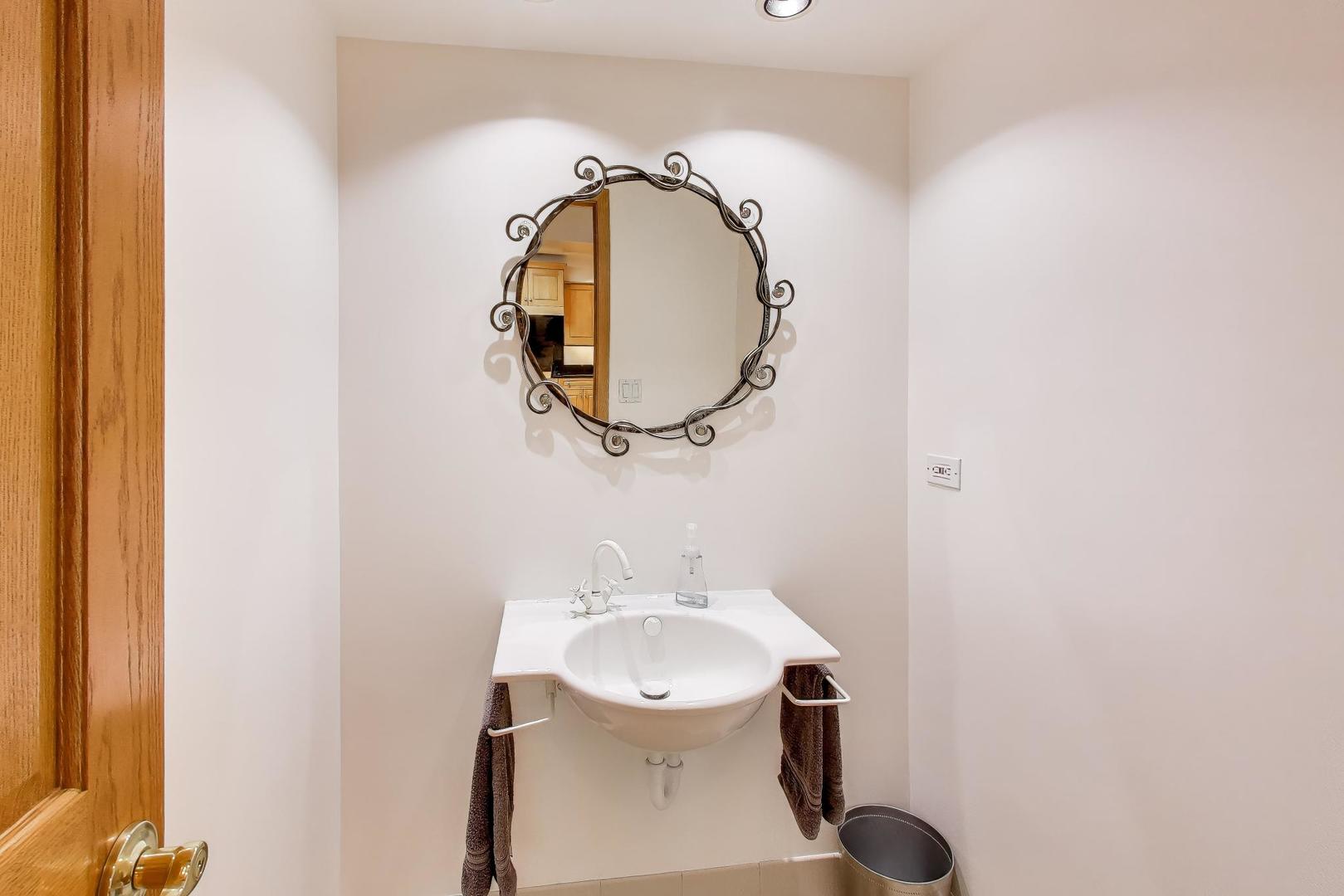 1433 Lois Avenue, Park Ridge, IL 60068