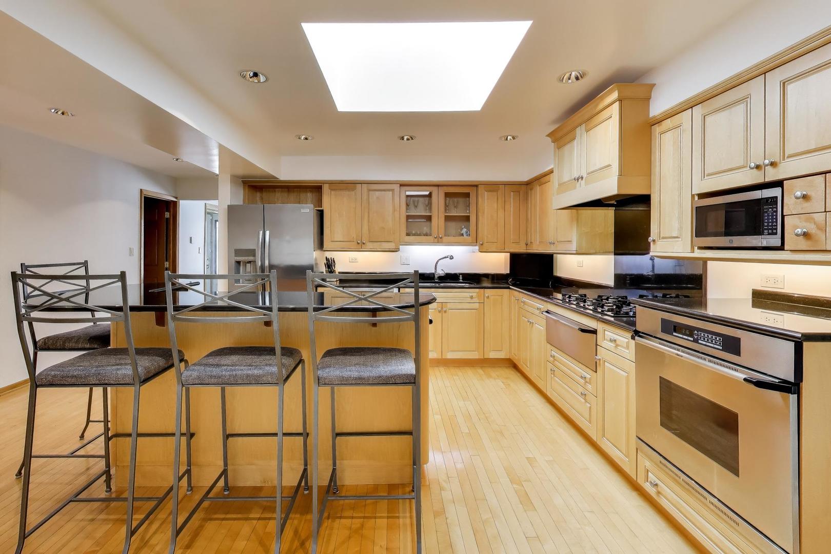 1433 Lois Avenue, Park Ridge, IL 60068