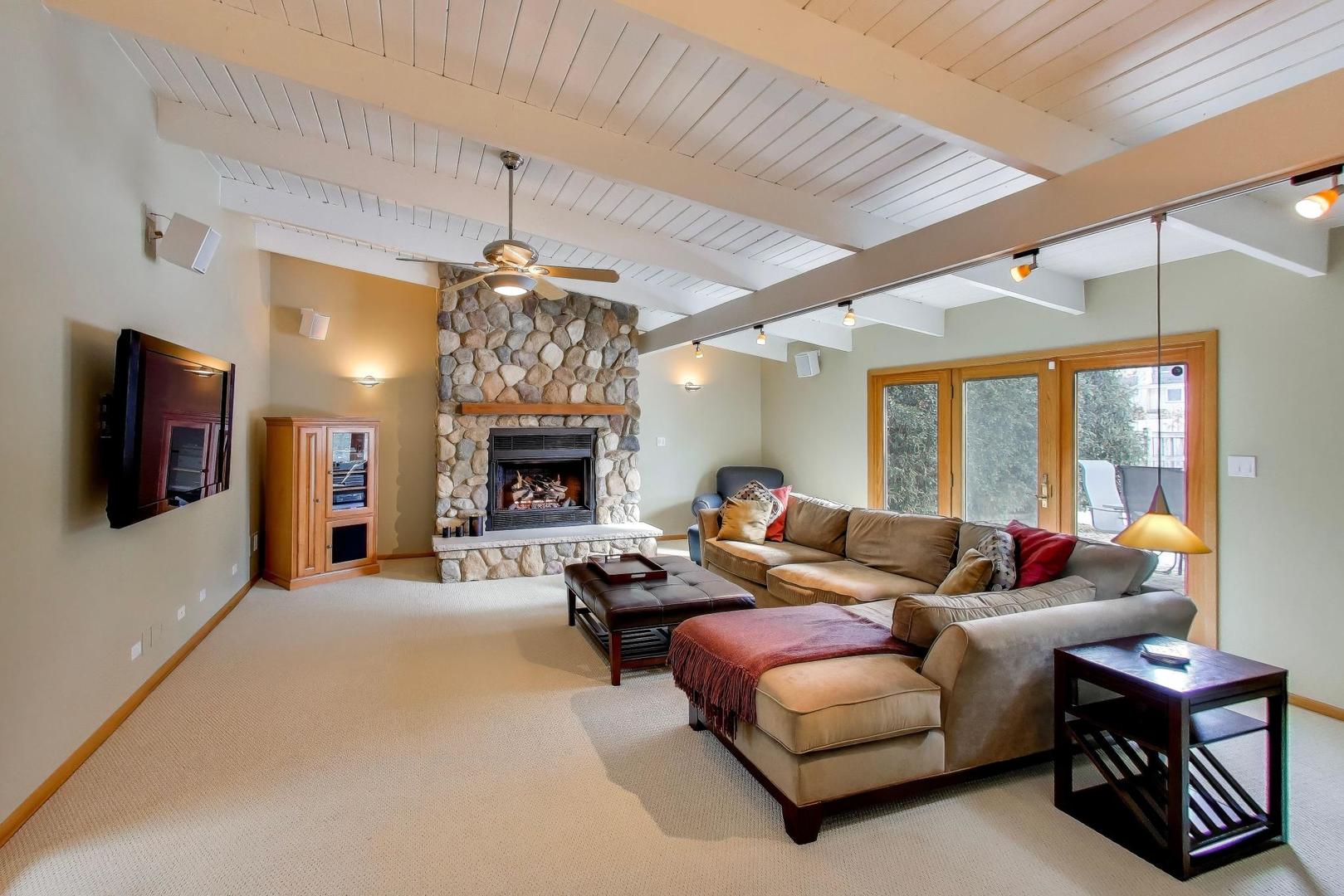 1433 Lois Avenue, Park Ridge, IL 60068