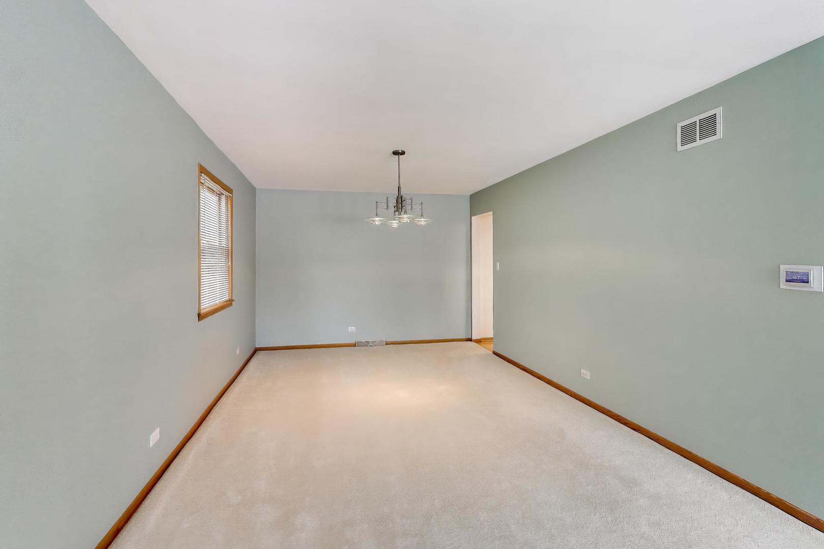 1433 Lois Avenue, Park Ridge, IL 60068