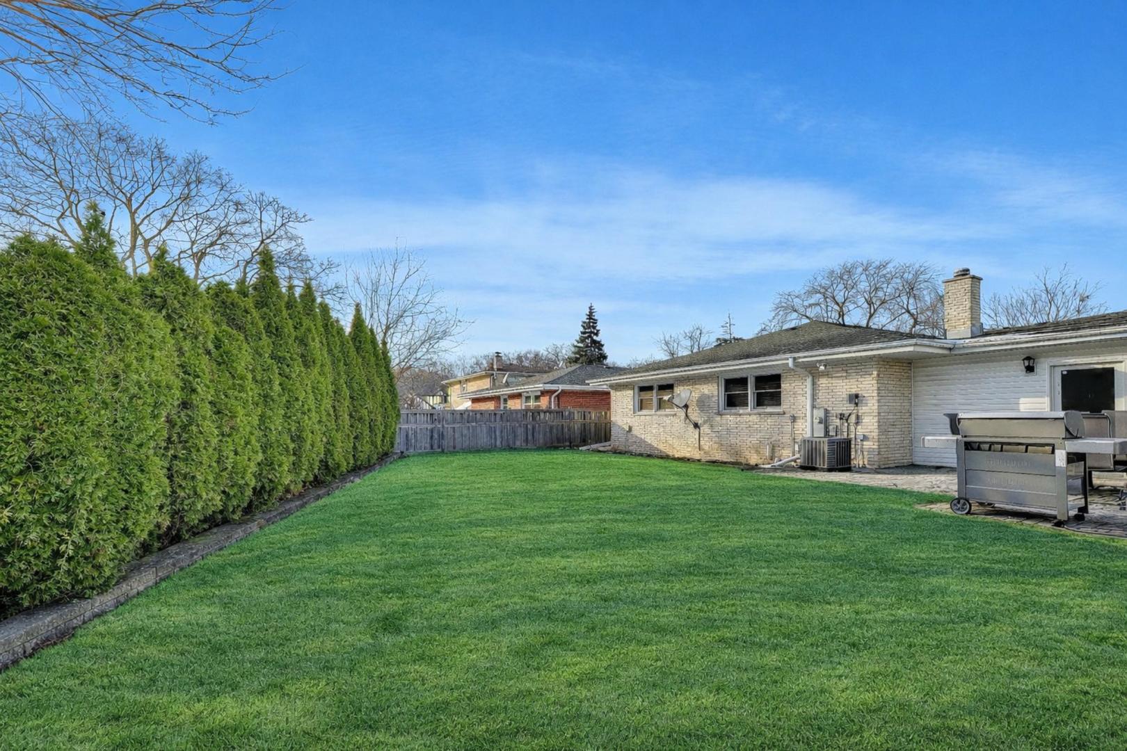 1433 Lois Avenue, Park Ridge, IL 60068