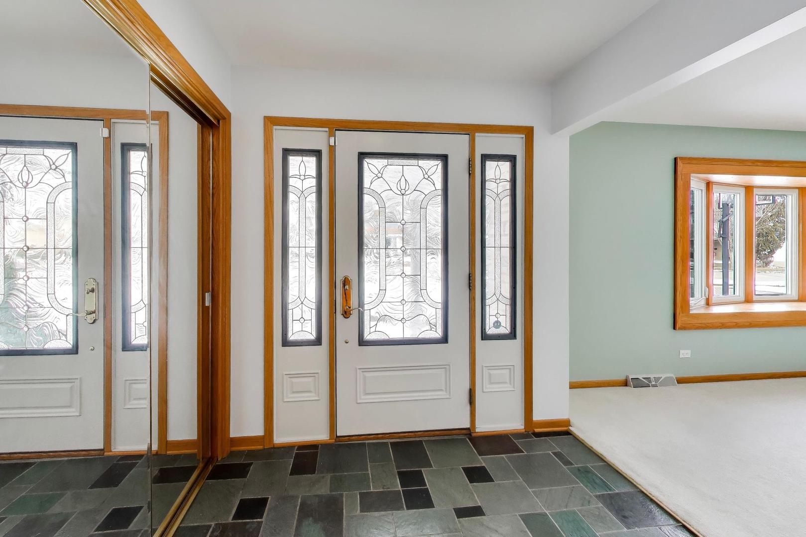 1433 Lois Avenue, Park Ridge, IL 60068