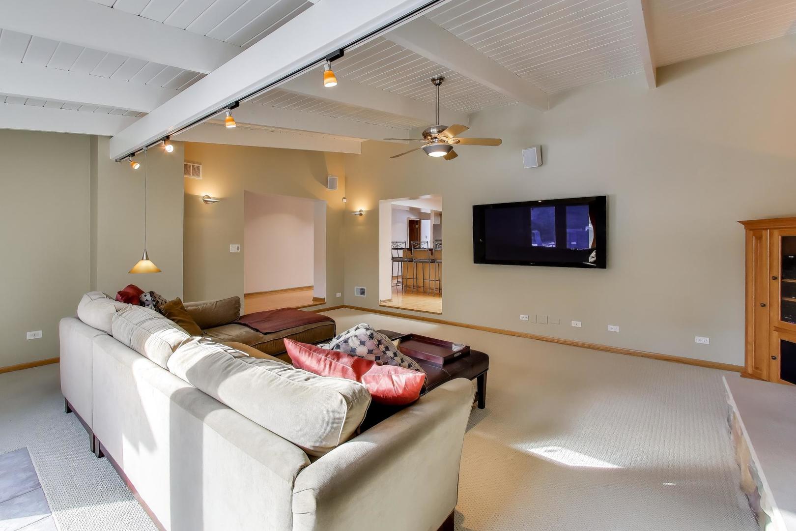 1433 Lois Avenue, Park Ridge, IL 60068