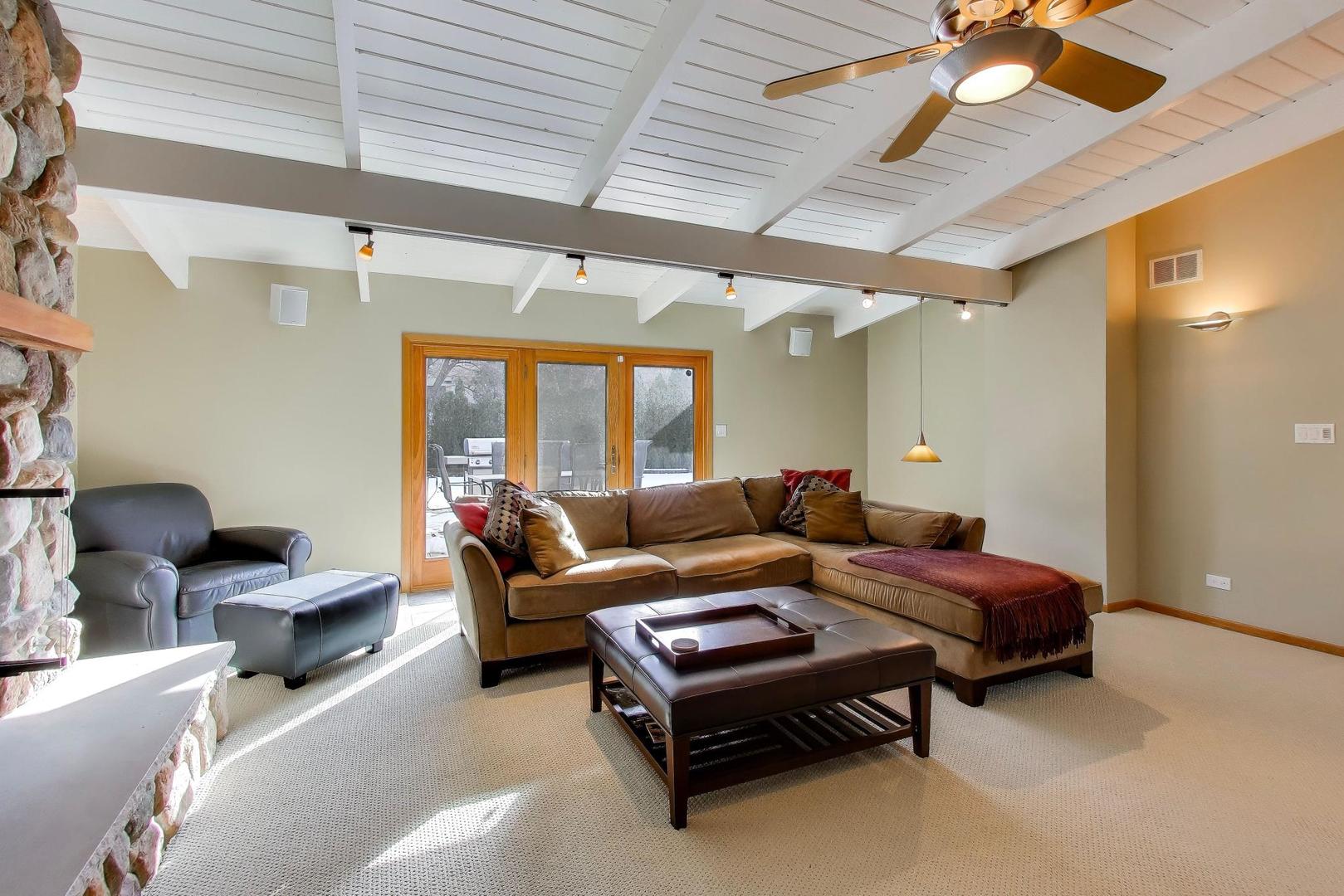 1433 Lois Avenue, Park Ridge, IL 60068