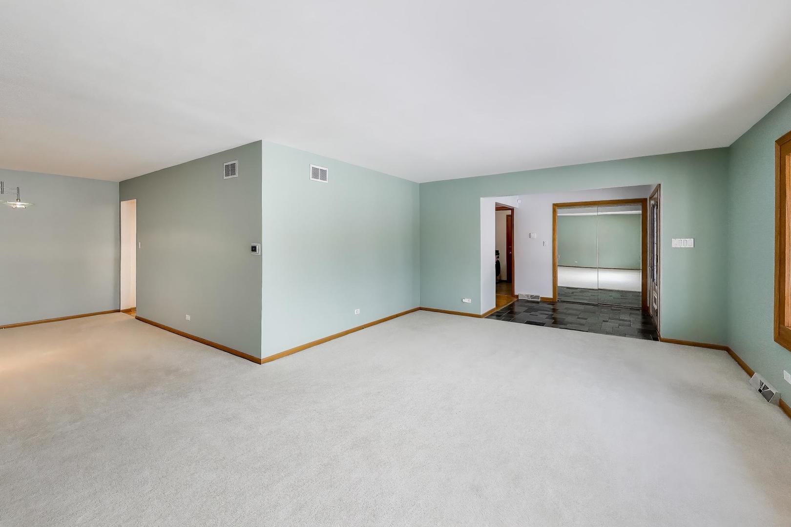 1433 Lois Avenue, Park Ridge, IL 60068