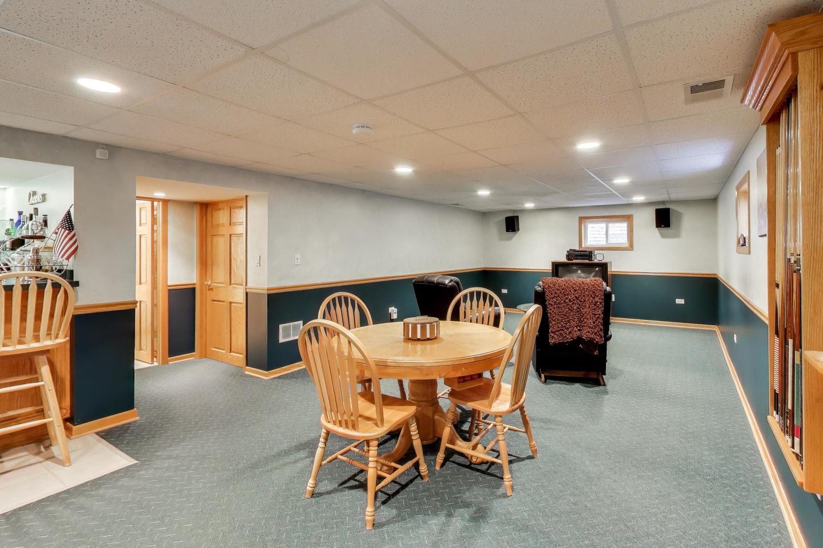 1433 Lois Avenue, Park Ridge, IL 60068