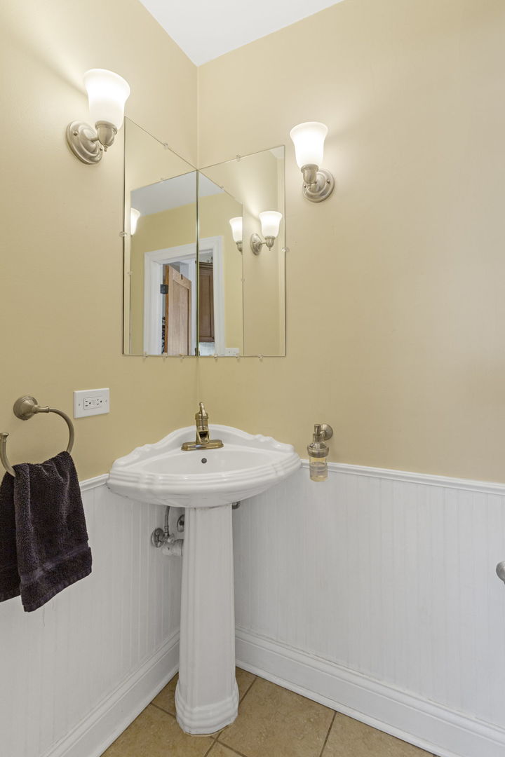 4936 Middaugh Avenue, Downers Grove, IL 60515