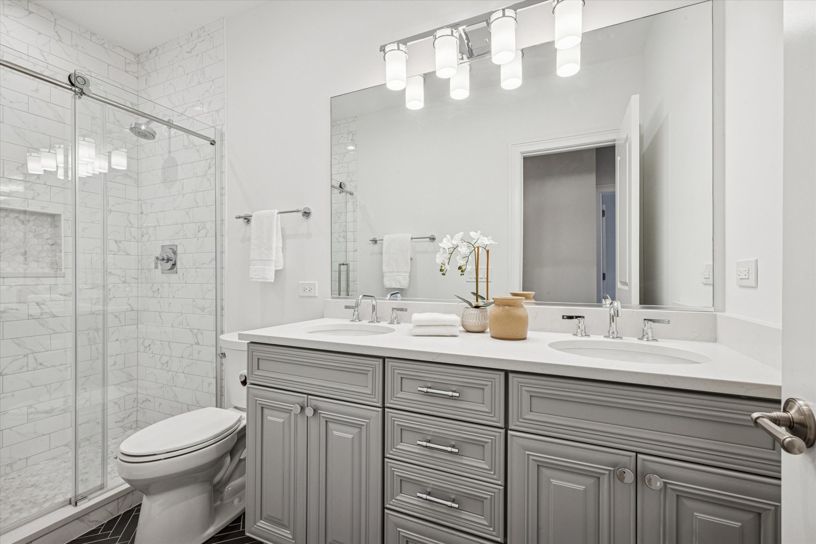 86 W KENNEDY Lane, Hinsdale, IL 60521